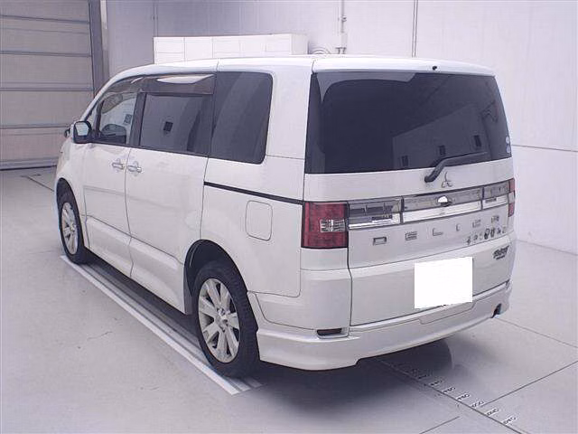 MITSUBISHI DELICA D:5