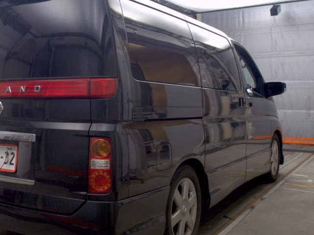 NISSAN ELGRAND