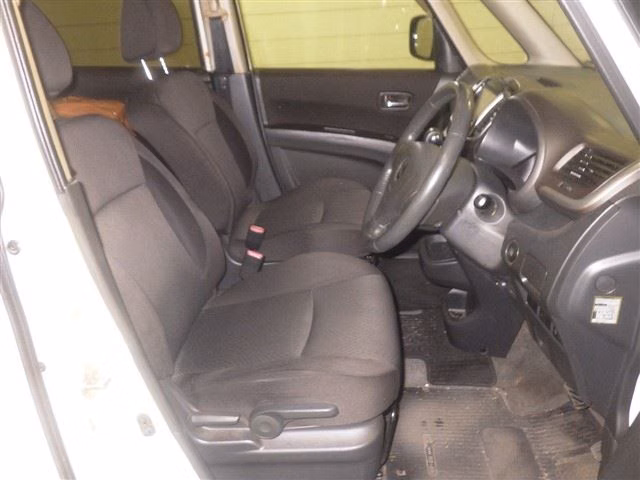 MITSUBISHI DELICA D:2