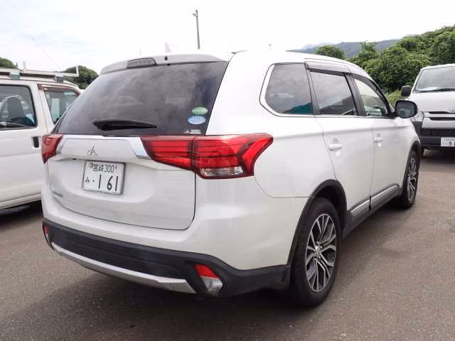 MITSUBISHI OUTLANDER