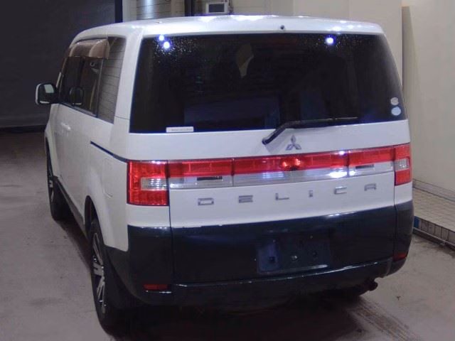 MITSUBISHI DELICA D:5