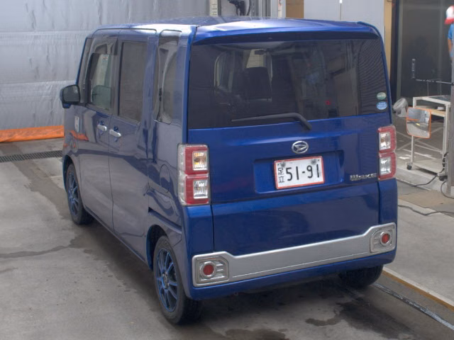 DAIHATSU WAKE