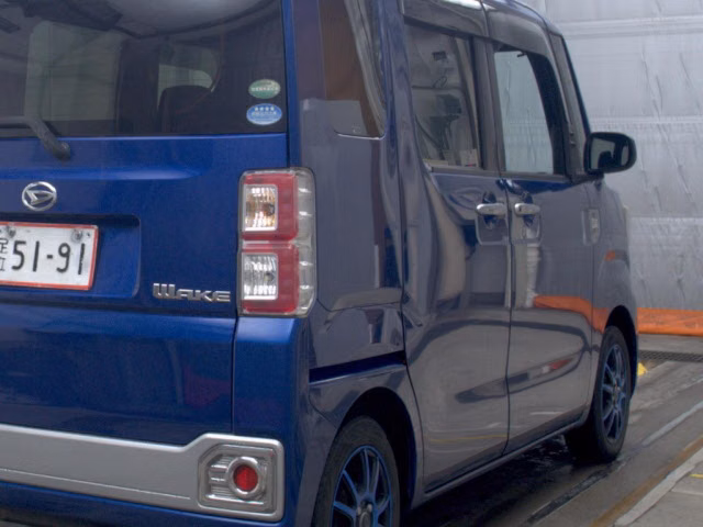 DAIHATSU WAKE