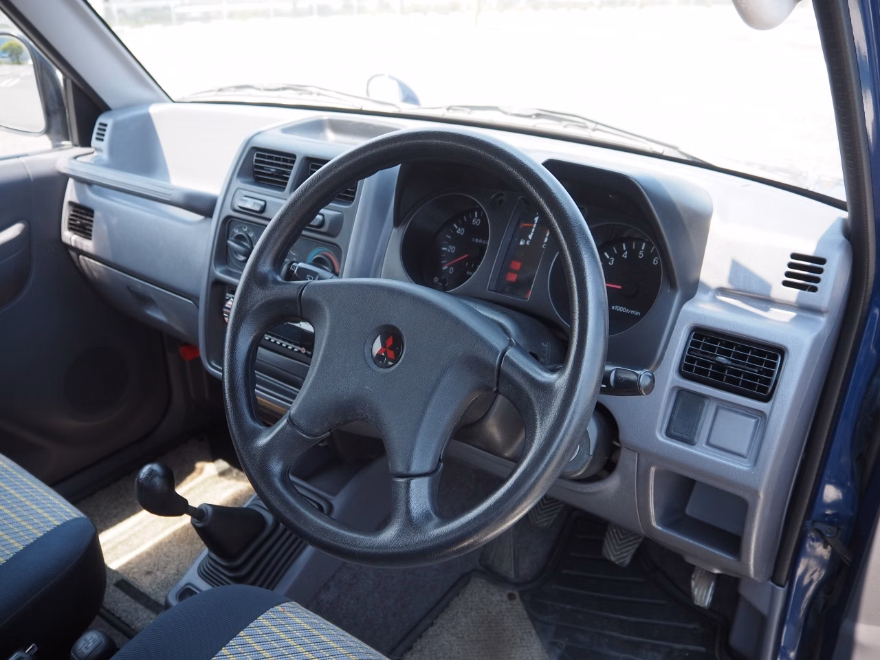 MITSUBISHI PAJERO MINI