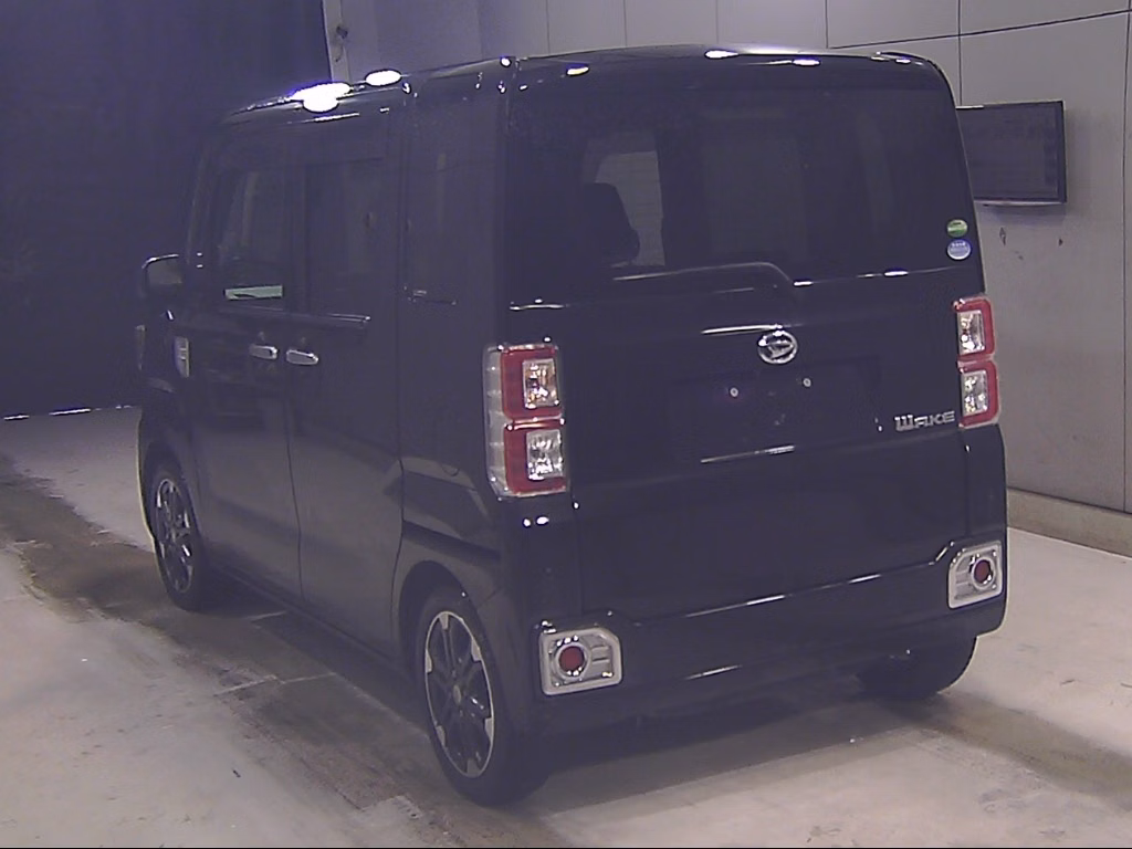 DAIHATSU WAKE