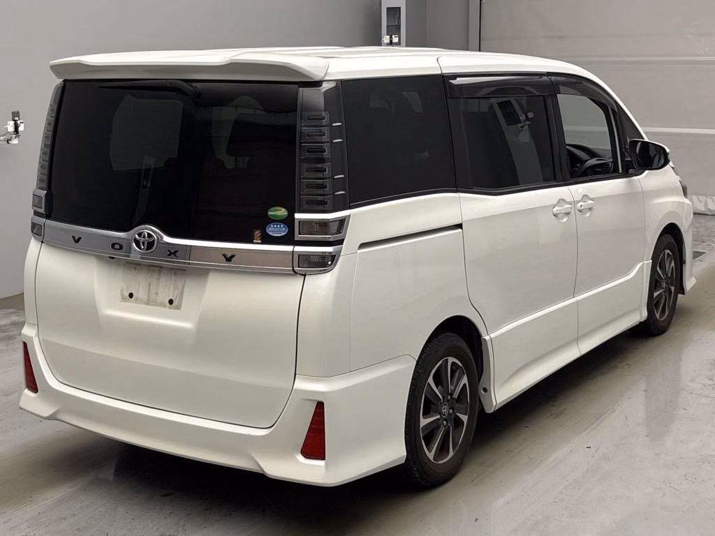 TOYOTA VOXY