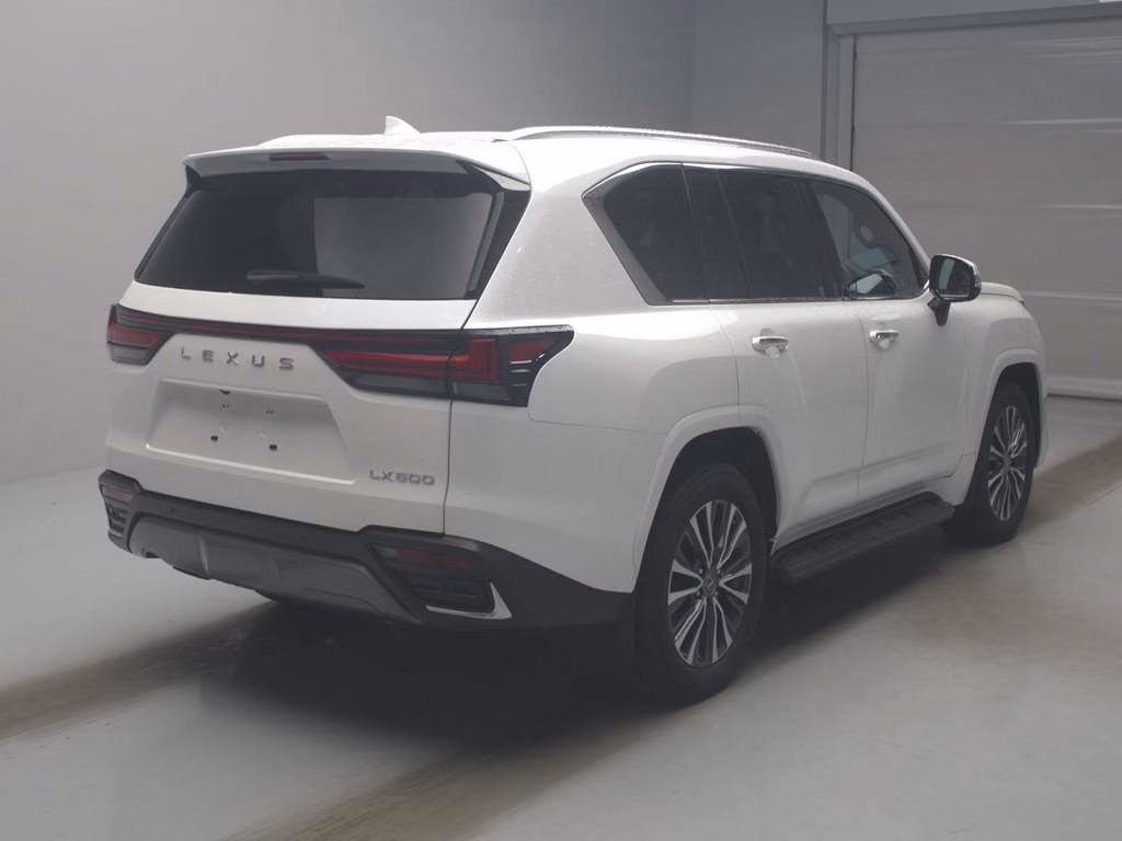 LEXUS LX600