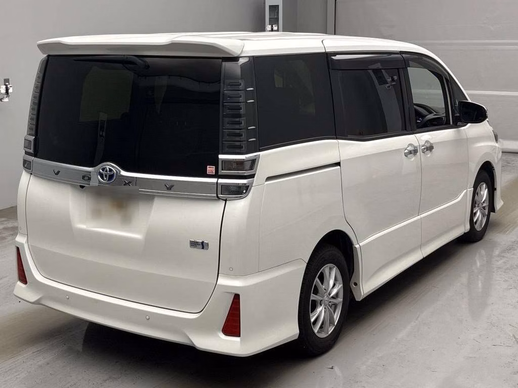 TOYOTA VOXY