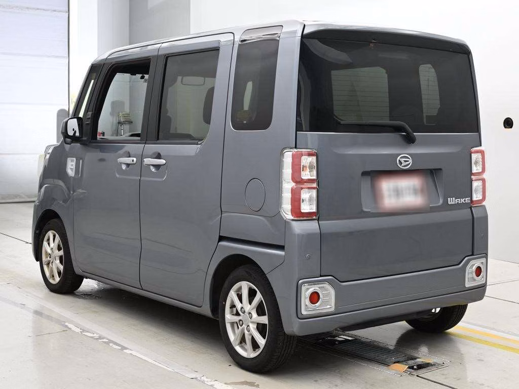 DAIHATSU WAKE