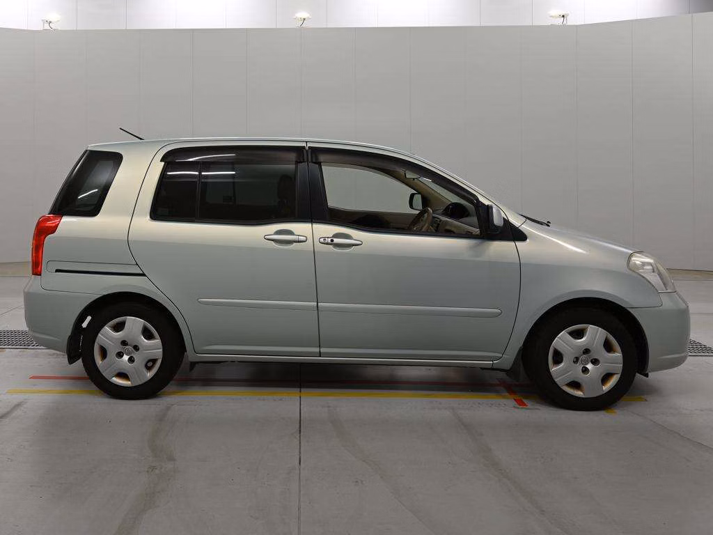 TOYOTA RAUM