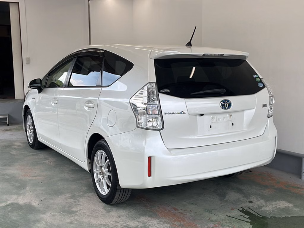TOYOTA PRIUS ALPHA