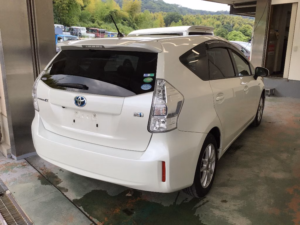 TOYOTA PRIUS ALPHA