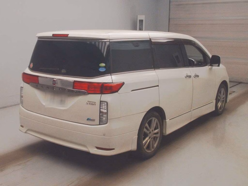 NISSAN ELGRAND