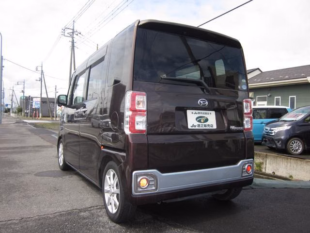 DAIHATSU WAKE
