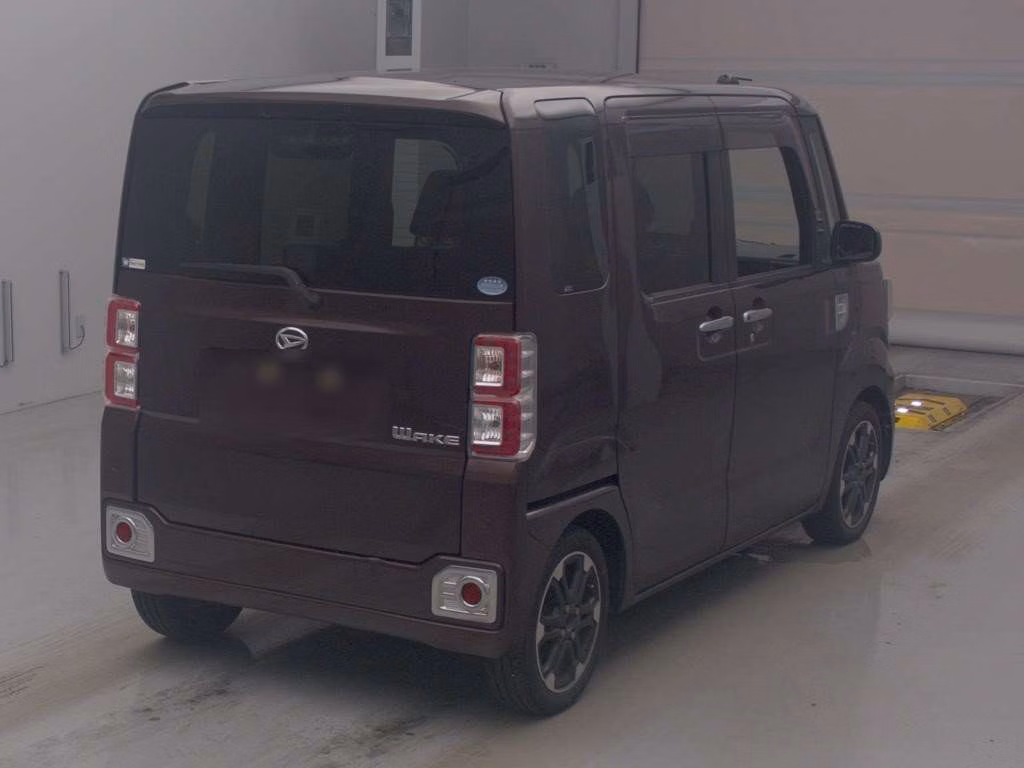 DAIHATSU WAKE