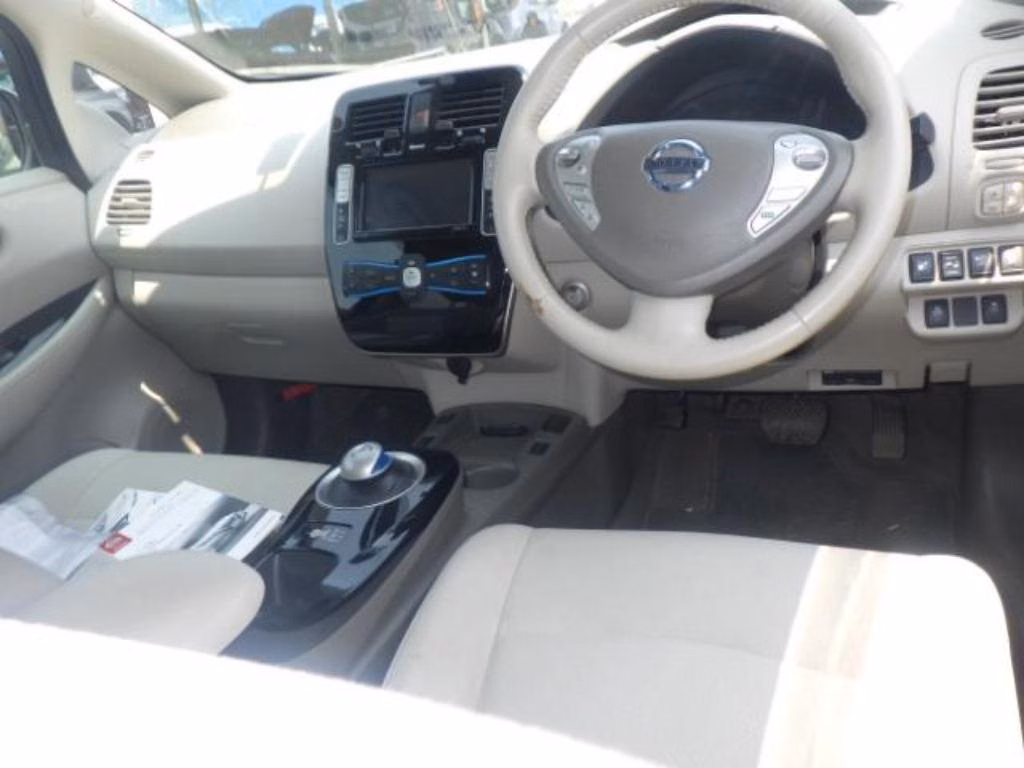 NISSAN LEAF