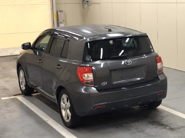 TOYOTA IST