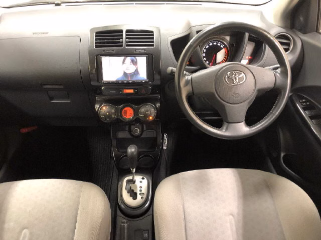 TOYOTA IST