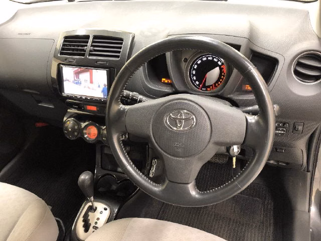 TOYOTA IST