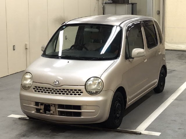 DAIHATSU MOVE LATTE