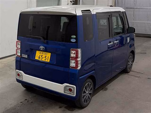 TOYOTA PIXIS MEGA