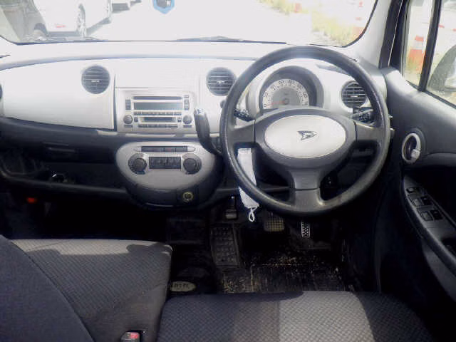 DAIHATSU MOVE LATTE