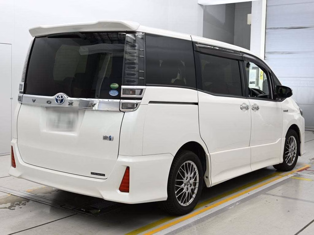 TOYOTA VOXY
