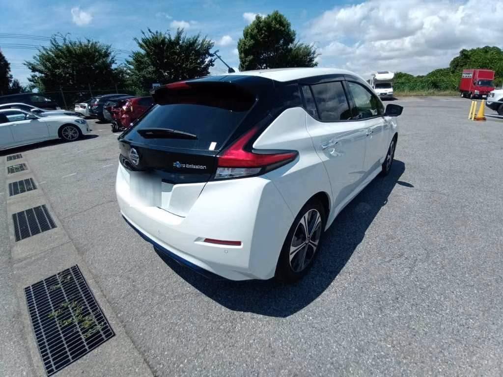 NISSAN LEAF