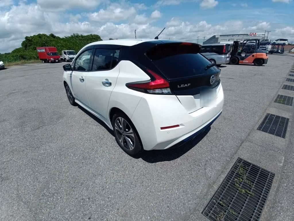 NISSAN LEAF