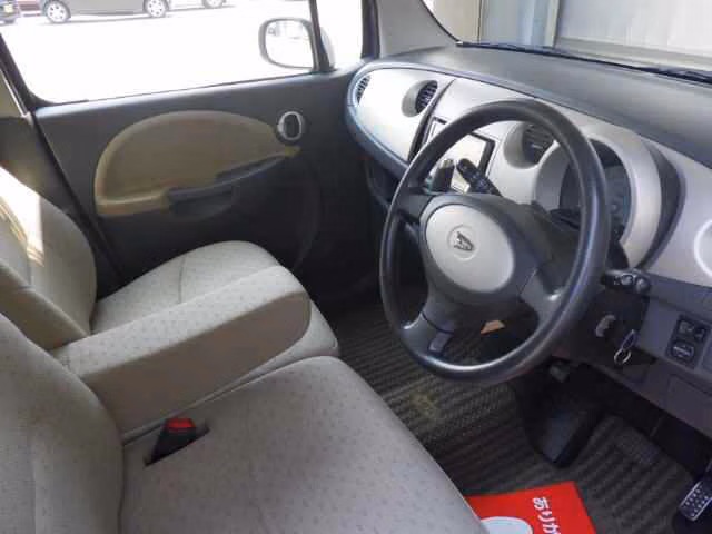 DAIHATSU MOVE LATTE