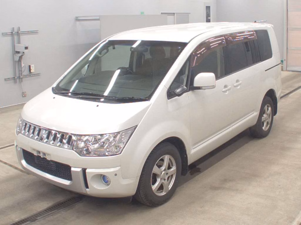 MITSUBISHI DELICA D:5