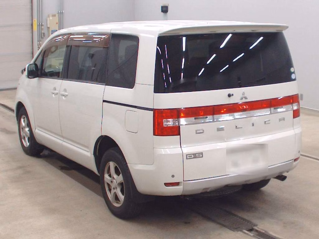 MITSUBISHI DELICA D:5