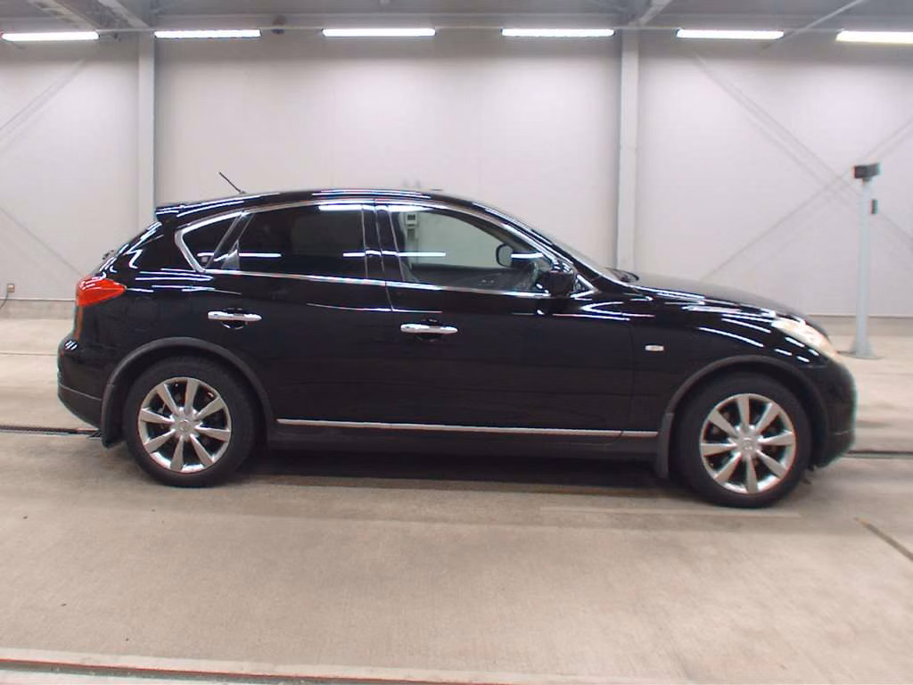 NISSAN SKYLINE CROSSOVER
