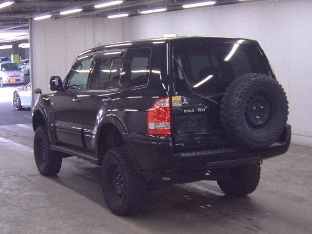 MITSUBISHI PAJERO