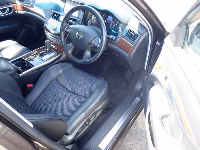 NISSAN FUGA