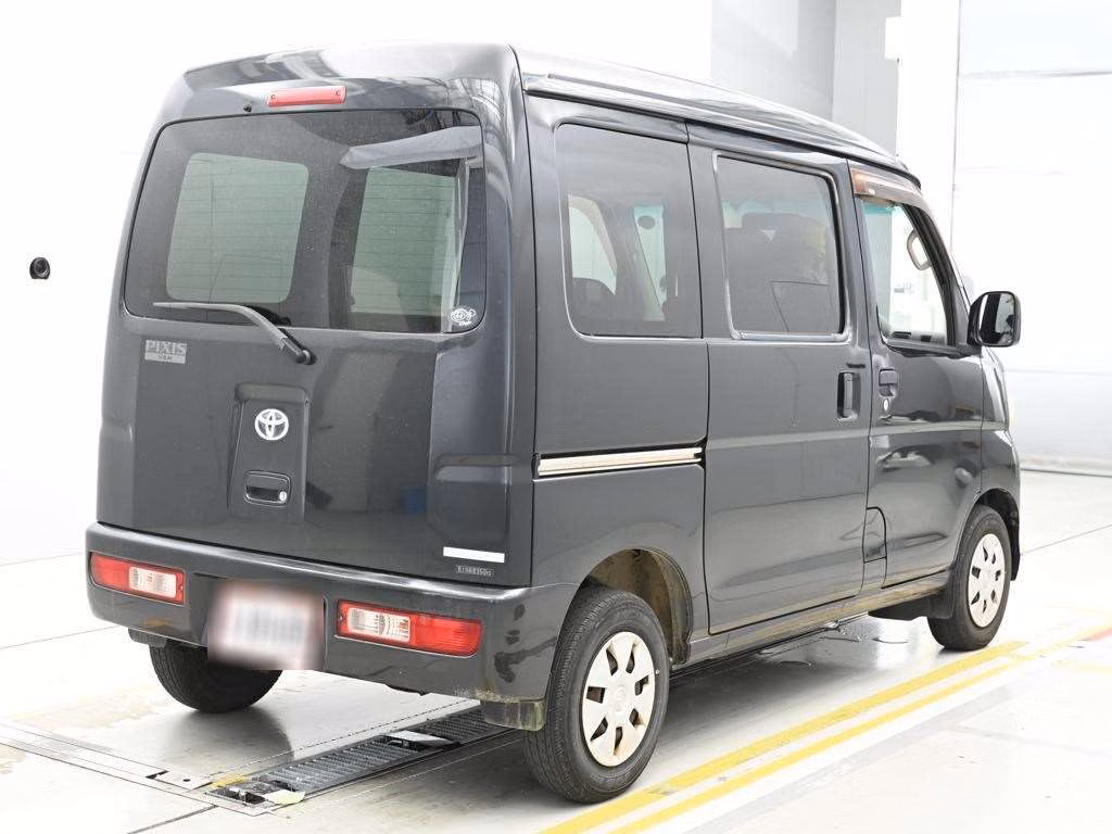 TOYOTA PIXIS VAN