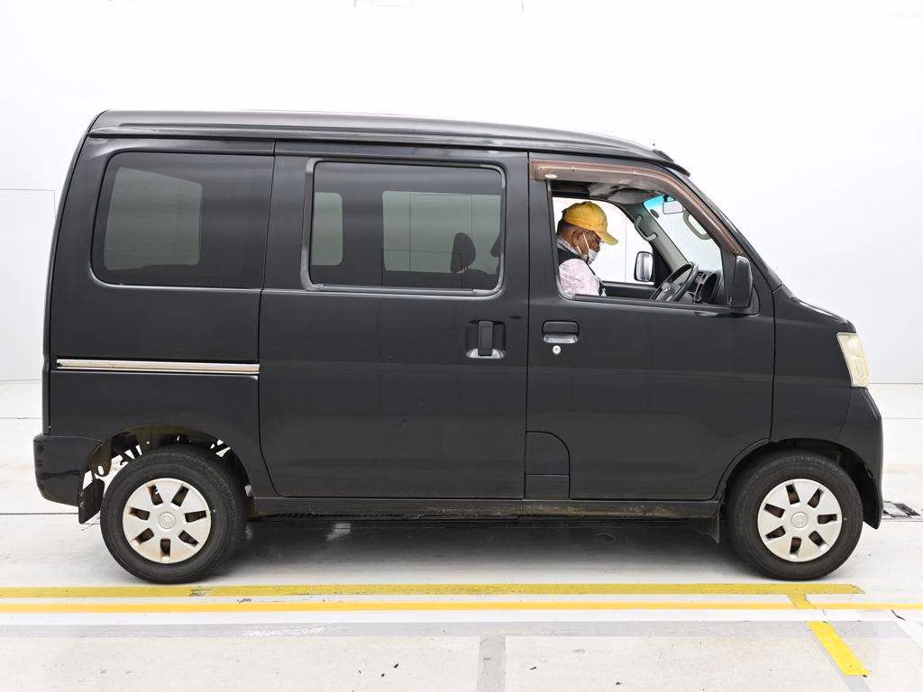 TOYOTA PIXIS VAN