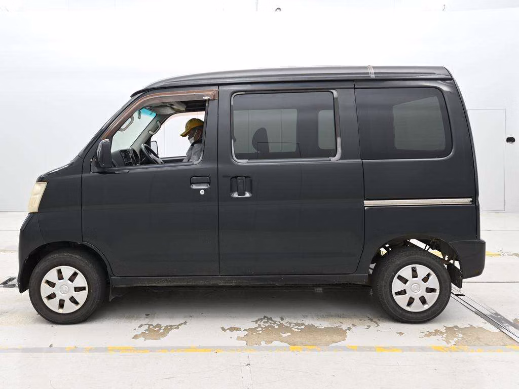 TOYOTA PIXIS VAN