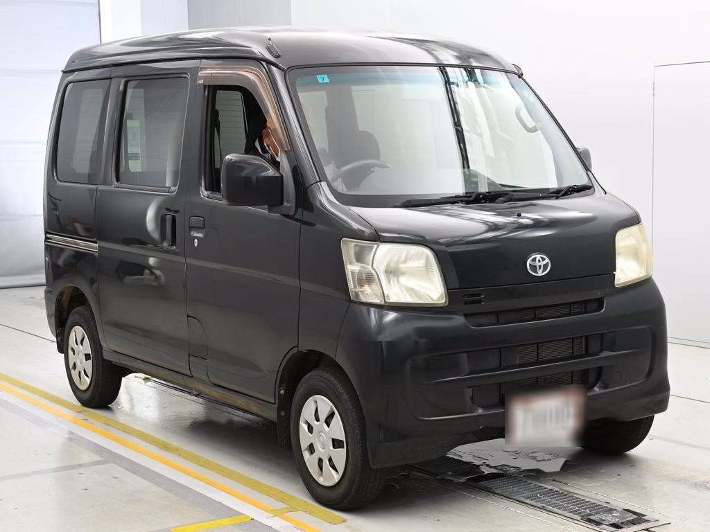 TOYOTA PIXIS VAN
