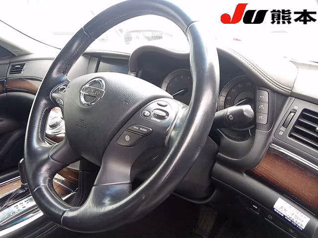 NISSAN FUGA