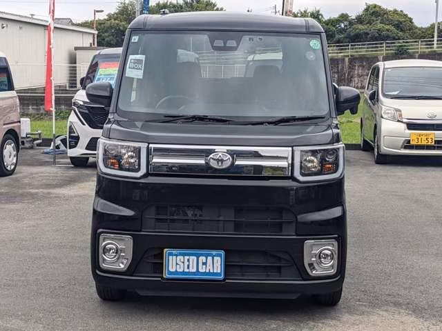 TOYOTA PIXIS MEGA