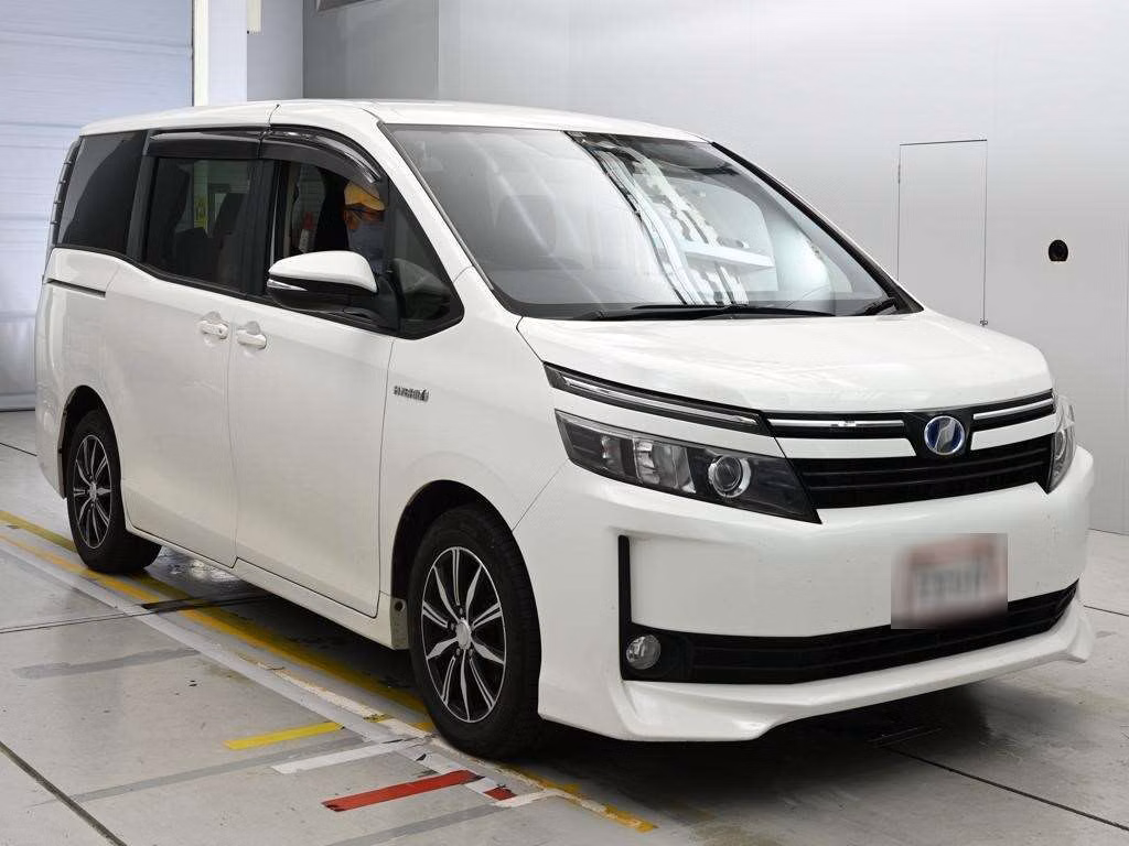 TOYOTA VOXY