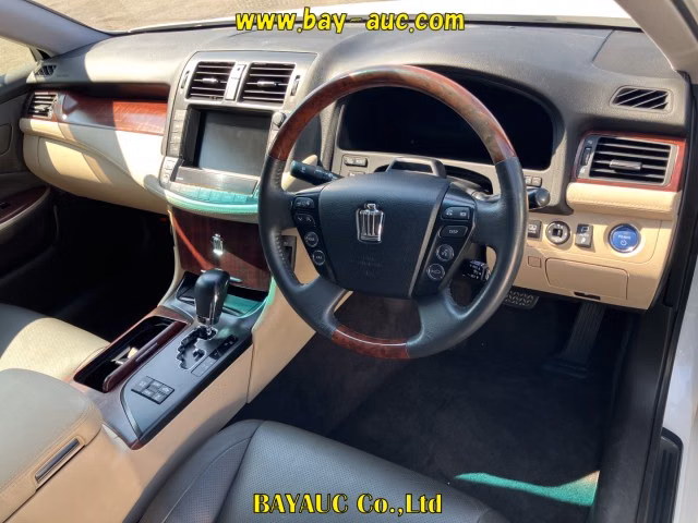 TOYOTA CROWN