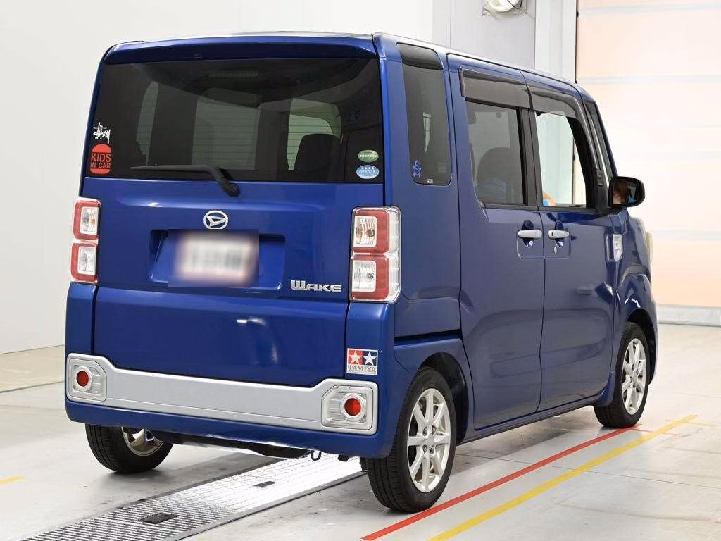 DAIHATSU WAKE