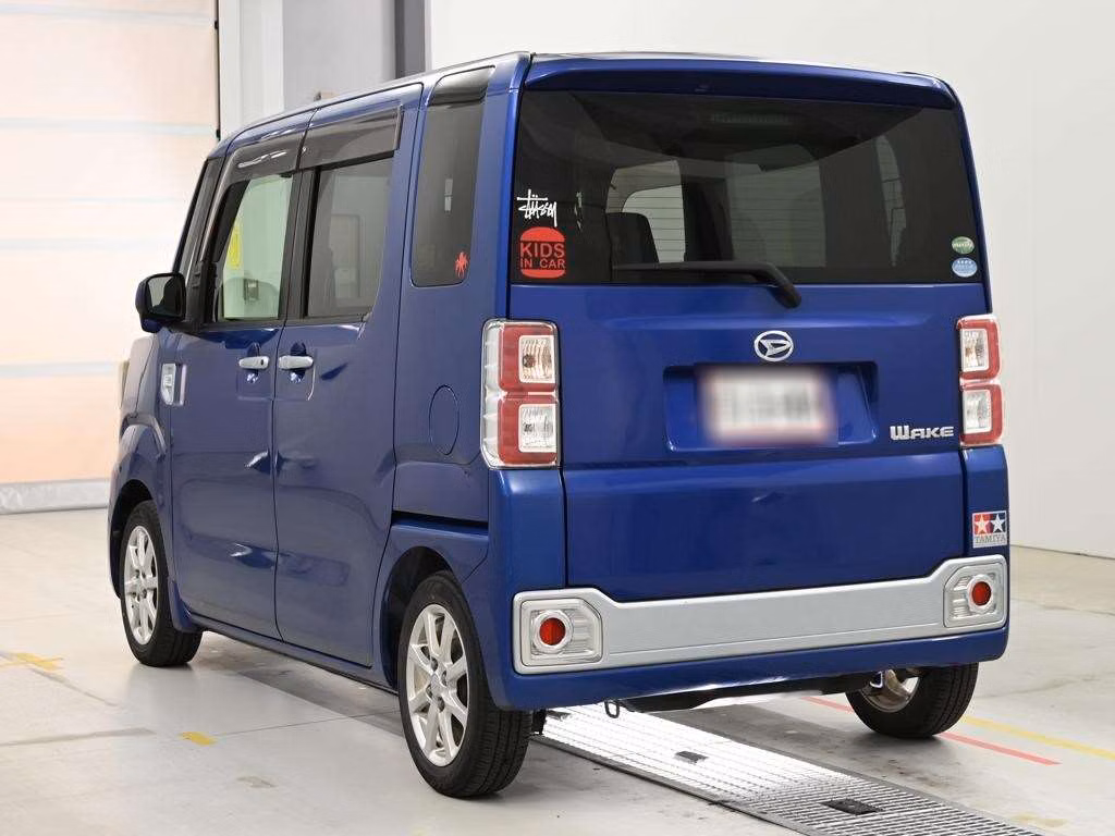 DAIHATSU WAKE