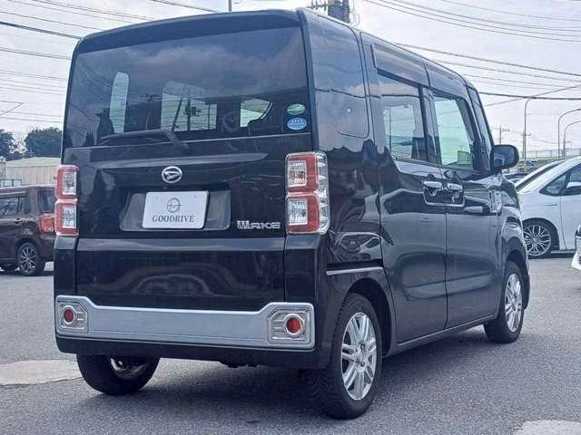 DAIHATSU WAKE