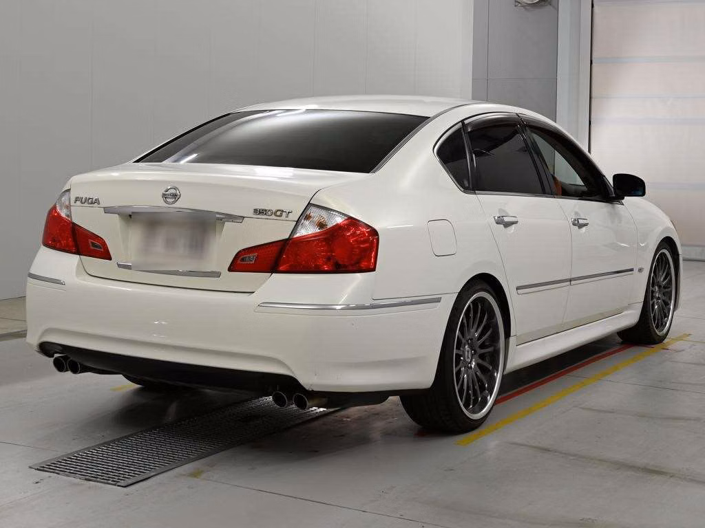 NISSAN FUGA
