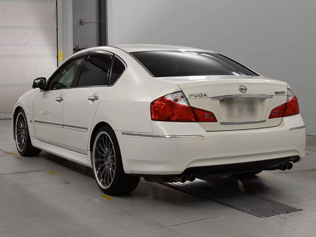 NISSAN FUGA