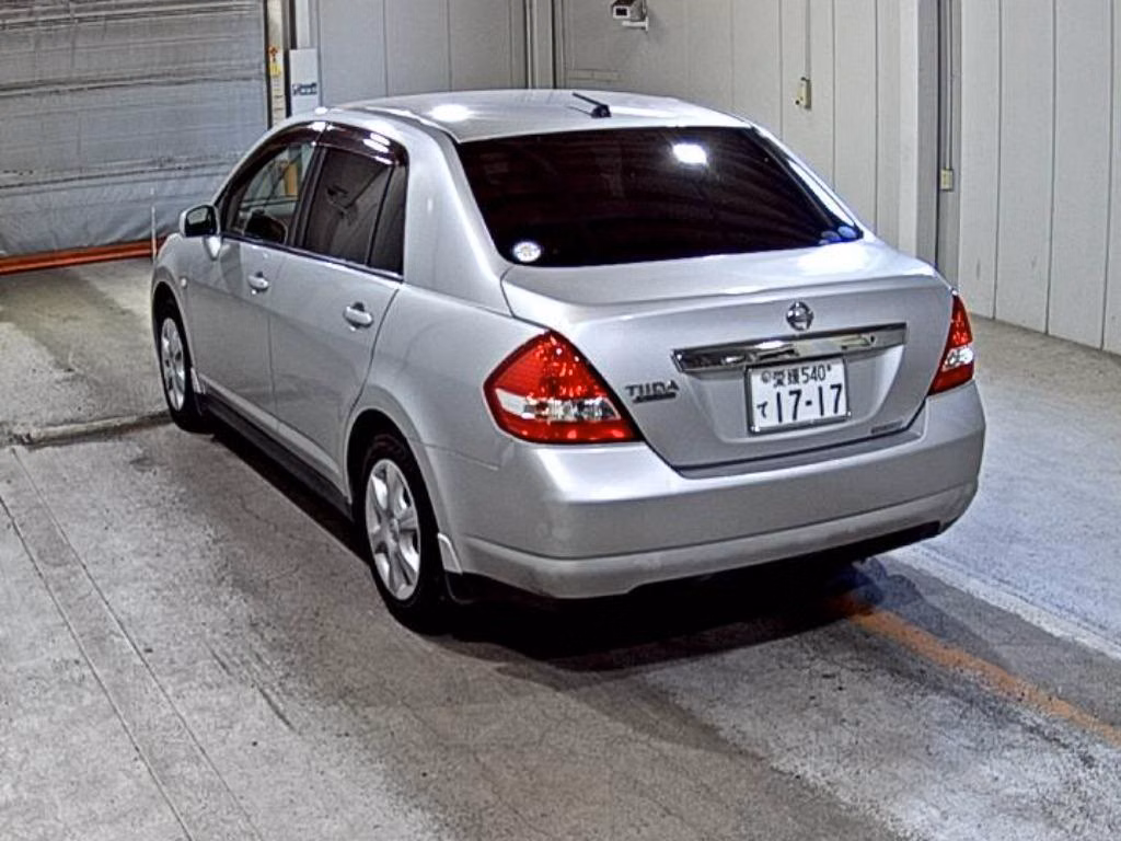 NISSAN TIIDA LATIO