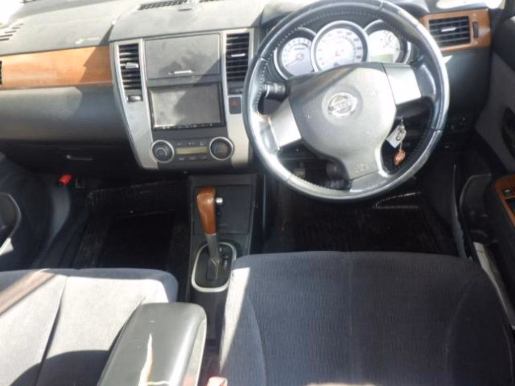 NISSAN TIIDA LATIO